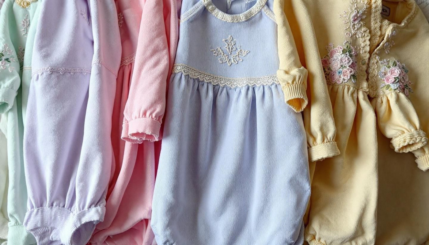Avantages environnementaux et économiques des habits de luxe recyclés pour bébés
